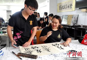 泰國(guó)大學(xué)生廣西秀書法